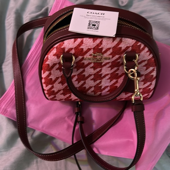 Coach - Picture 4 of 5